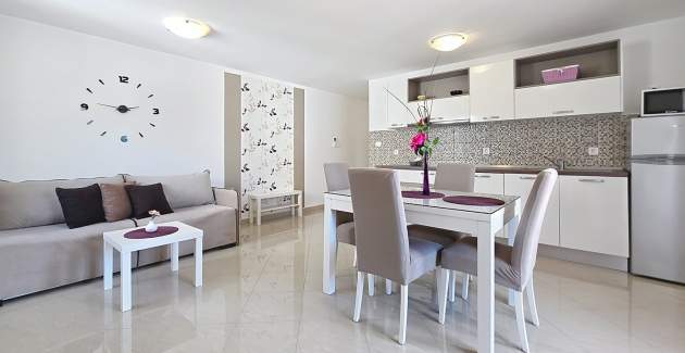Appartamento Gorica 2 n.5 – con balcone e piscina