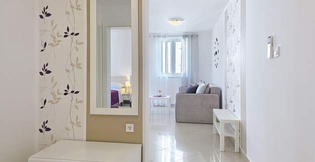 Appartamento Gorica 2 n.5 – con balcone e piscina