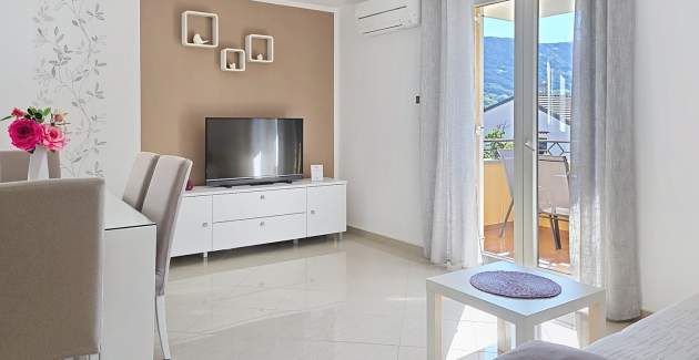 Apartment Gorica 2 No.4 - with Balcony and Pool