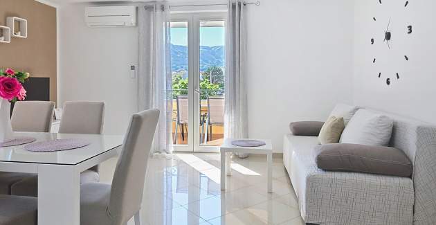 Apartment Gorica 2 No.4 - with Balcony and Pool