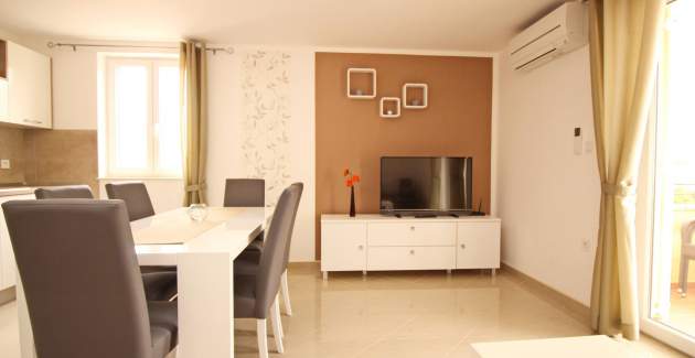 Apartment Gorica 2 No.4 - with Balcony and Pool