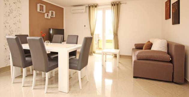 Apartment Gorica 2 No.4 - with Balcony and Pool