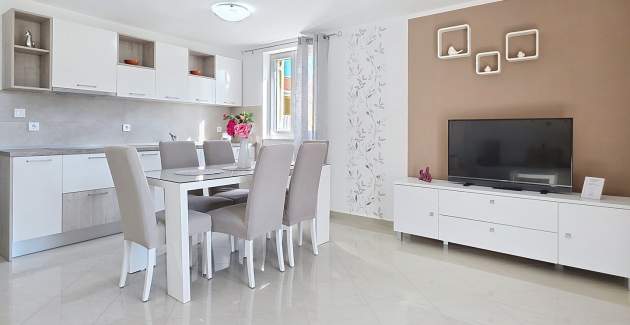 Apartment Gorica 2 No.4 - with Balcony and Pool