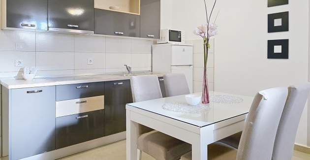 Apartman Gorica 2 br.10 – s bazenom, u suterenu