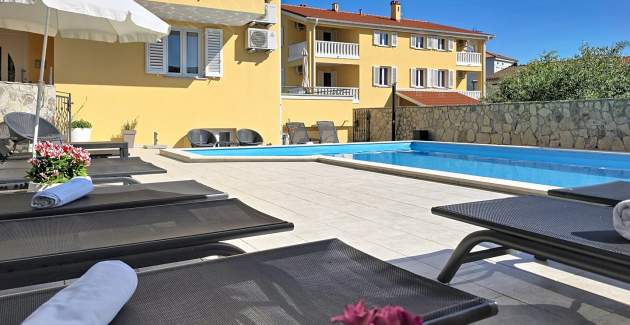 Monolocale Gorica 2 n.11 – con piscina, al piano seminterrato
