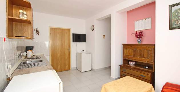 Apartment Karamarko - with large Balcony