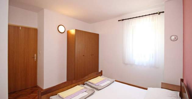 Apartment Karamarko - with large Balcony