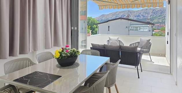 Apartment Karamarko - with large Balcony