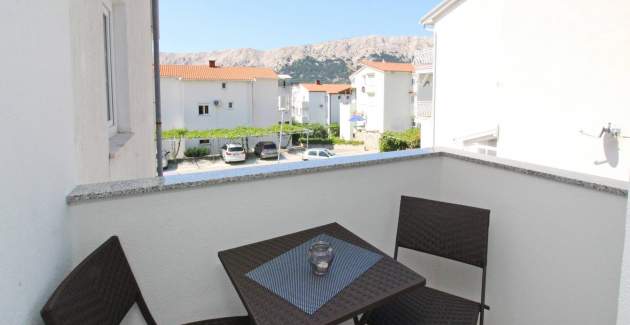 Apartment Karamarko - with large Balcony