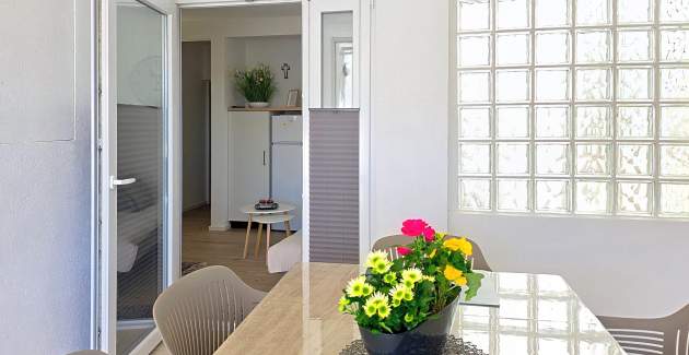 Apartment Karamarko - with large Balcony