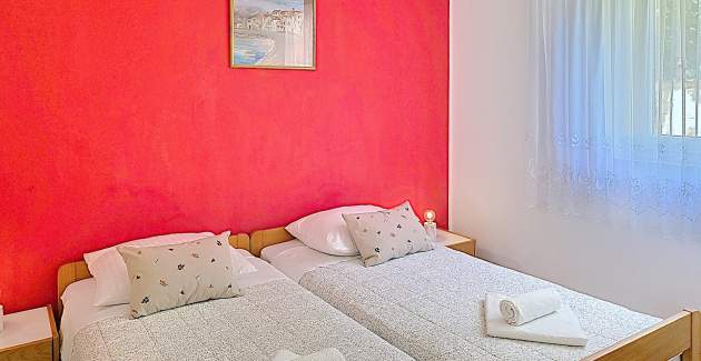 Apartment Karamarko - with large Balcony
