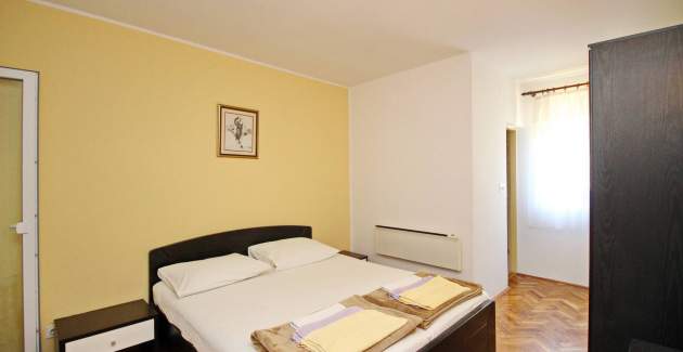 Apartment Karamarko - with large Balcony