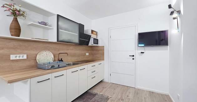 Apartment Karamarko - with large Balcony
