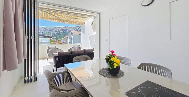 Apartment Karamarko - with large Balcony