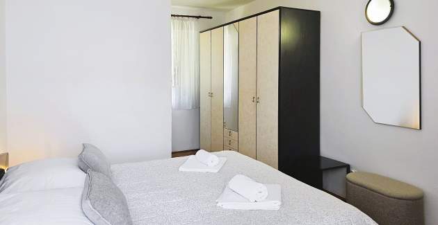 Apartment Karamarko - with large Balcony