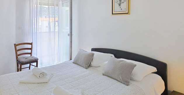 Apartment Karamarko - with large Balcony