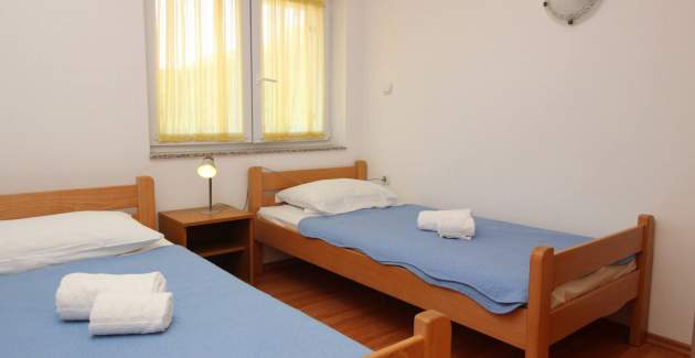 Apartment Knezevic - with Balcony and Parking