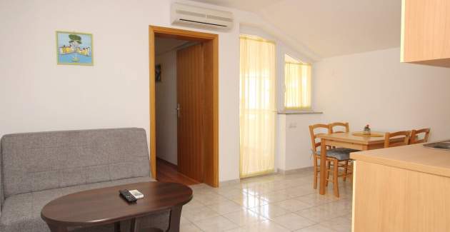 Apartment Knezevic - with Balcony and Parking