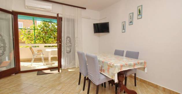 Apartment Kucar No.1 - with Terrace, 350m from the Beach