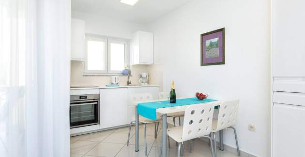 Apartment Lavendel - with Balcony, 250 m from the Beach