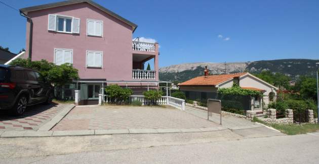 Apartment Lovincic No.1 – mit Terrasse, 200 m vom Strand entfernt