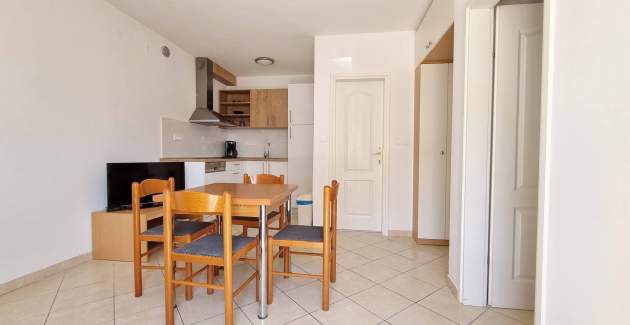 Apartment Lovincic No.1 – mit Terrasse, 200 m vom Strand entfernt