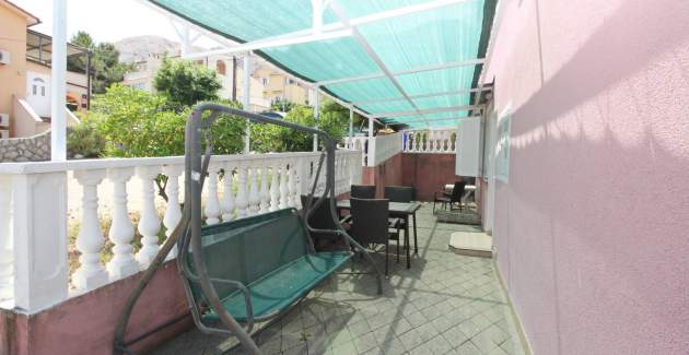 Apartment Lovincic No.1 – mit Terrasse, 200 m vom Strand entfernt