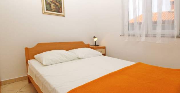 Apartment Lovincic No.1 – mit Terrasse, 200 m vom Strand entfernt