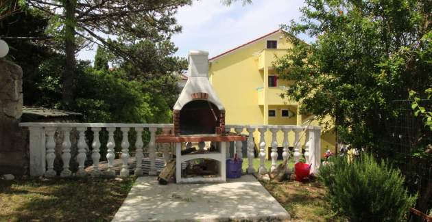 Apartment Lovincic No.1 – mit Terrasse, 200 m vom Strand entfernt