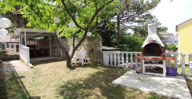 Apartment Lovincic No.1 – mit Terrasse, 200 m vom Strand entfernt