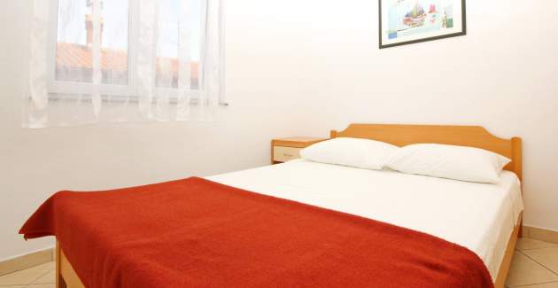 Apartment Lovincic No.3 - with Terrace, 200 m from the Beach