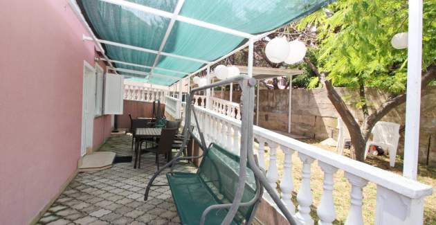 Apartment Lovincic No.3 - with Terrace, 200 m from the Beach