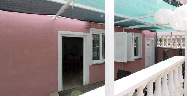 Studio-Apartment Lovincic No.4 – mit Terrasse, 200 m vom Strand entfernt