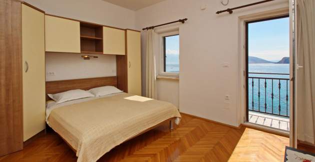 Studio Apartment Mihovil - near the Beach, with Sea View