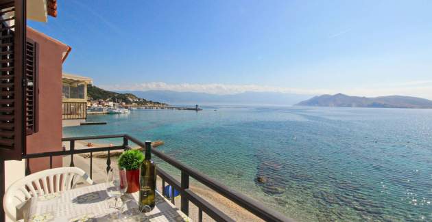 Studio Apartment Mihovil - near the Beach, with Sea View