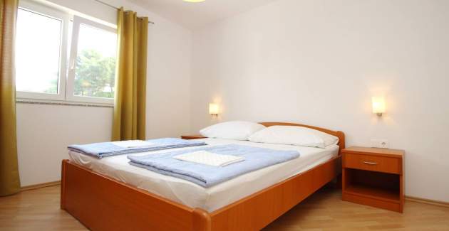 Apartment Mikulan Nara B - with Balcony, 350 m from the Beach