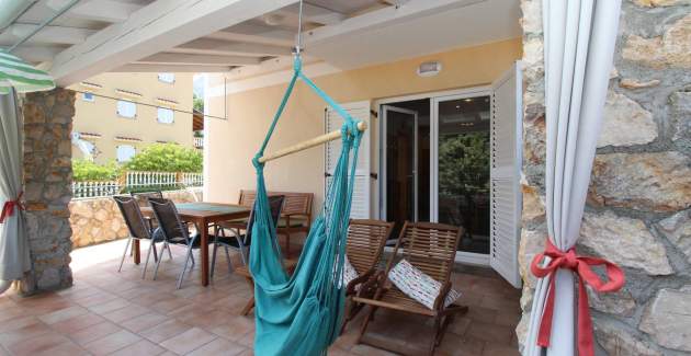 Apartman Mikulan Nara Priz – s terasom, 350 m od plaže