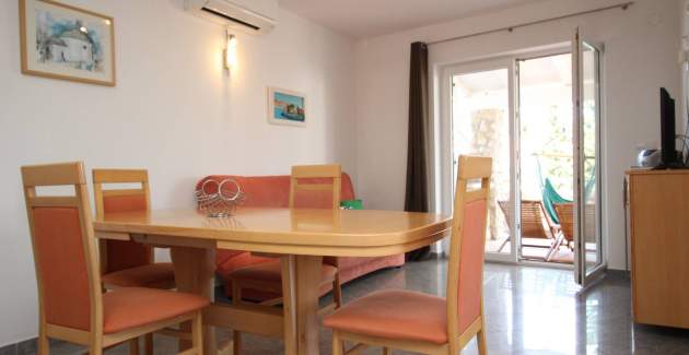 Apartman Mikulan Nara Priz – s terasom, 350 m od plaže