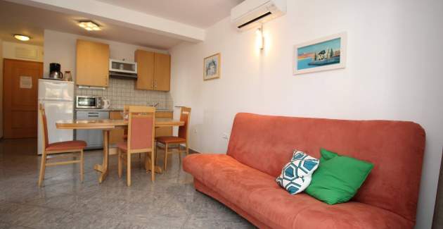 Apartman Mikulan Nara Priz – s terasom, 350 m od plaže