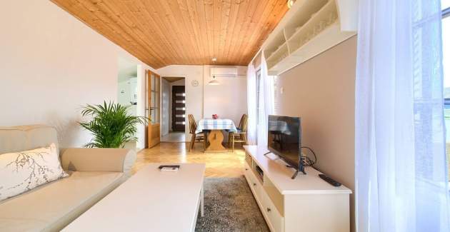 Apartment Nana K2 - with Sea View and private BBQ