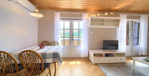 Apartment Nana K2 - with Sea View and private BBQ