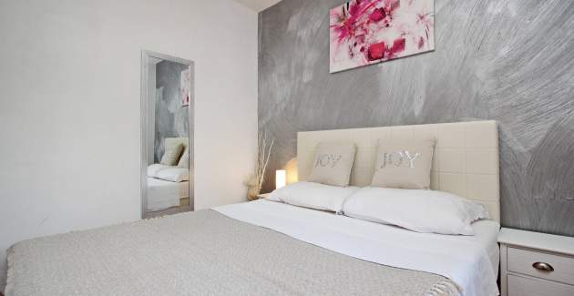 Apartment Lana priz - near the Center and the Beach