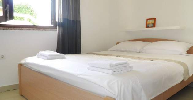 Apartment Starcevic-Filipovic with a Backyard and BBQ, 150 m from the Beach