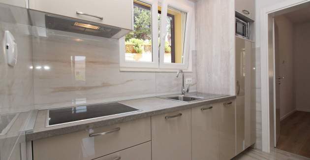 Charming Apartment Sunshine No.3 - with Balcony, 300 m from the Beach