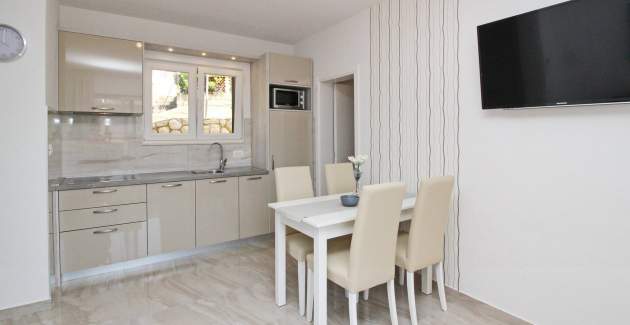 Charming Apartment Sunshine No.3 - with Balcony, 300 m from the Beach