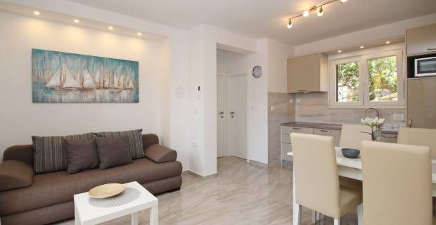 Charming Apartment Sunshine No.3 - with Balcony, 300 m from the Beach