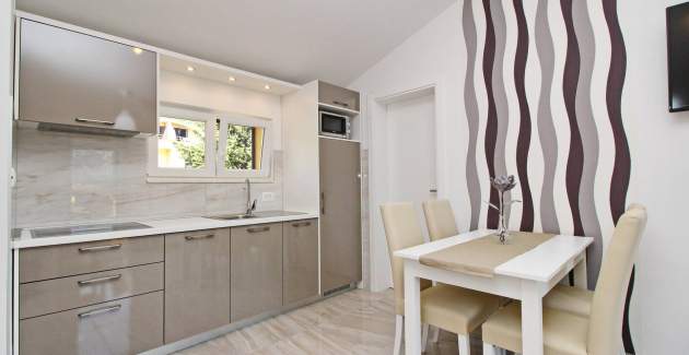 Charming Apartment Sunshine No.5 - with Balcony, 300 m from the Beach