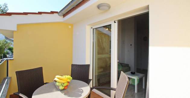 Charming Apartment Sunshine No.5 - with Balcony, 300 m from the Beach