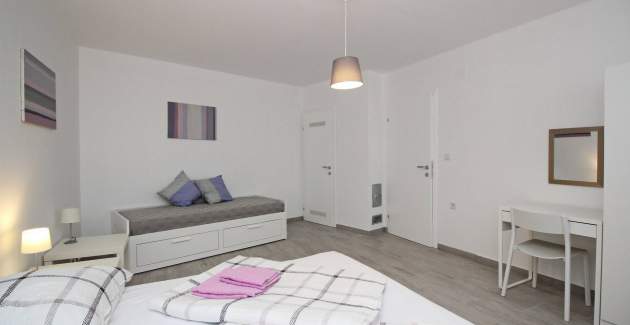 Apartment Lavanda No.3 - Underground/Subterrain Level, by the Sea