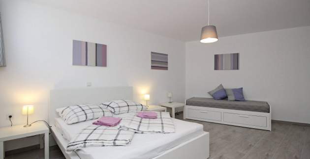 Apartment Lavanda No.3 - Underground/Subterrain Level, by the Sea